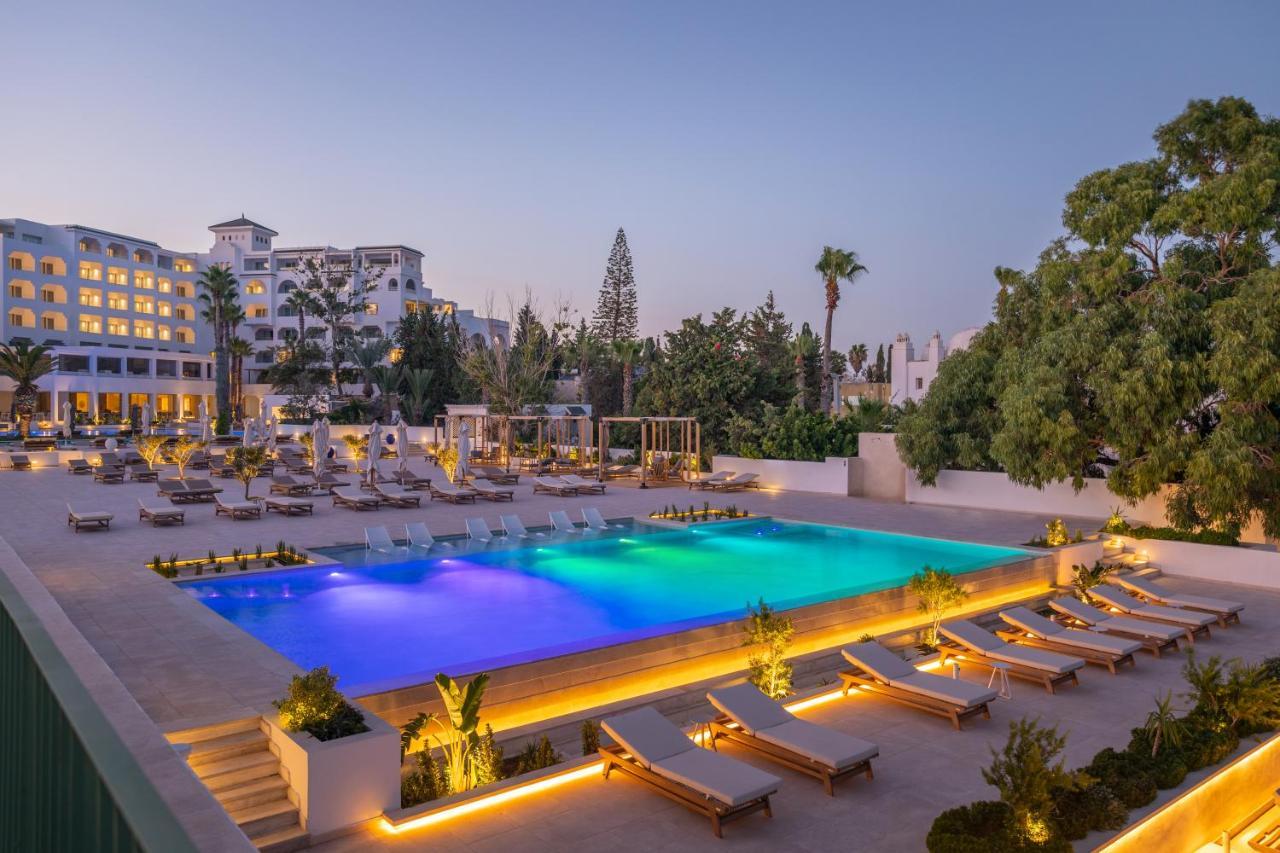 Royal Azur Thalassa 함마메트 외부 사진 The swimming pool at the hotel