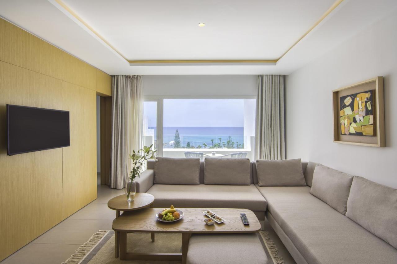 Royal Azur Thalassa 함마메트 외부 사진 A living room at the hotel