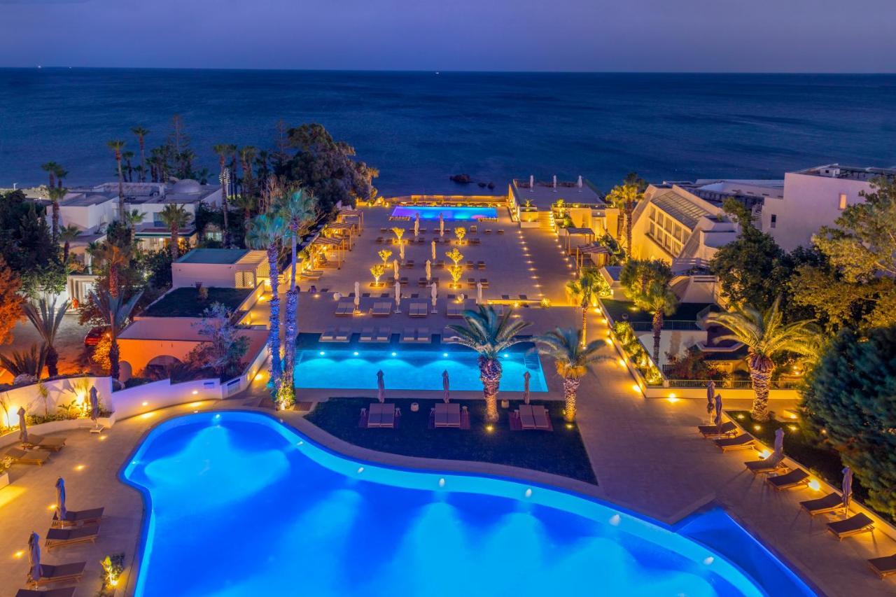 Royal Azur Thalassa 함마메트 외부 사진 The resort at night