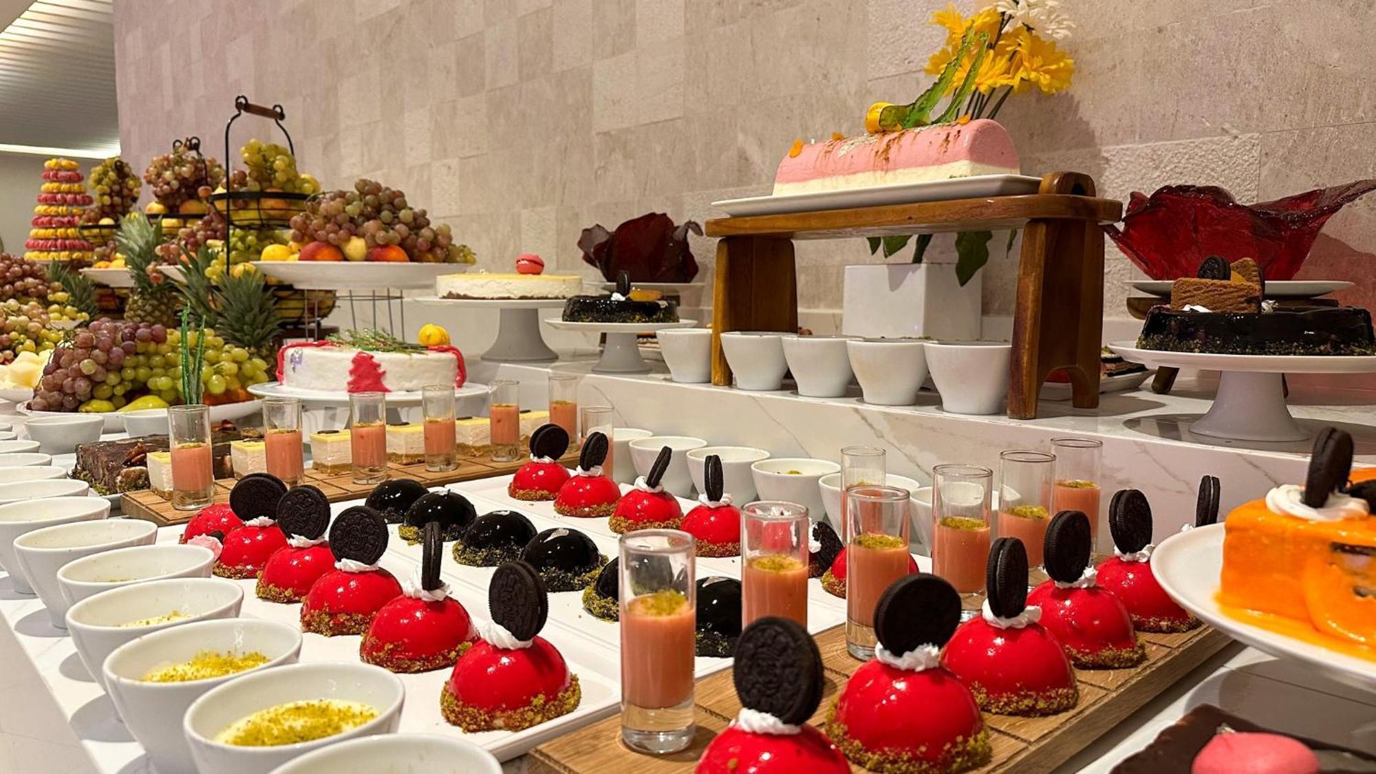 Royal Azur Thalassa 함마메트 외부 사진 A dessert buffet