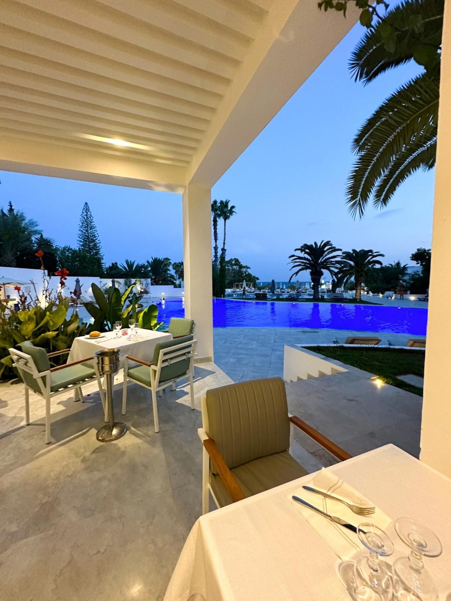 Royal Azur Thalassa 함마메트 외부 사진 The pool at the hotel